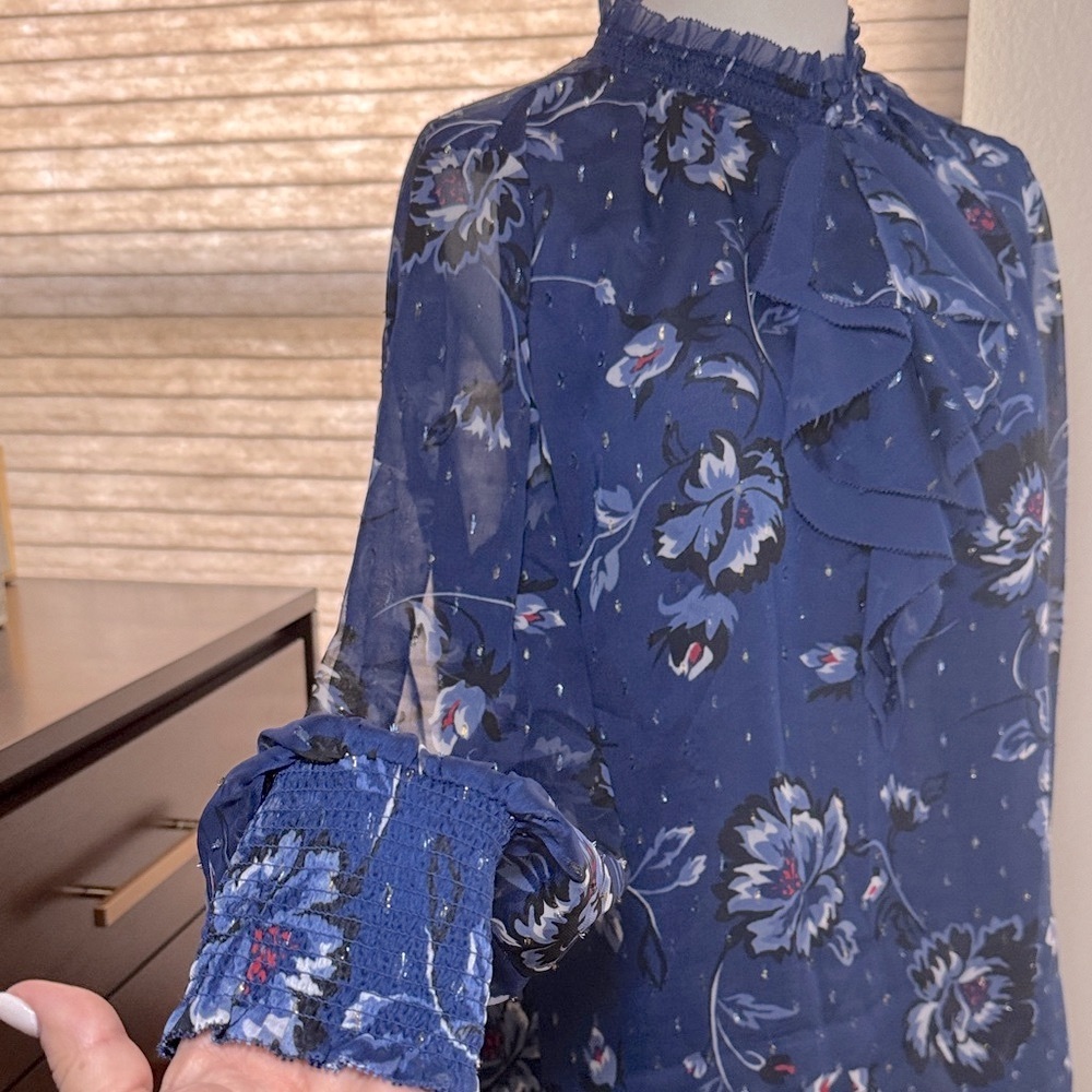 Woman's White House Black Market Navy Mock Ruffle Neck Chiffon Blouse. Size 12 - Picture 5 of 9